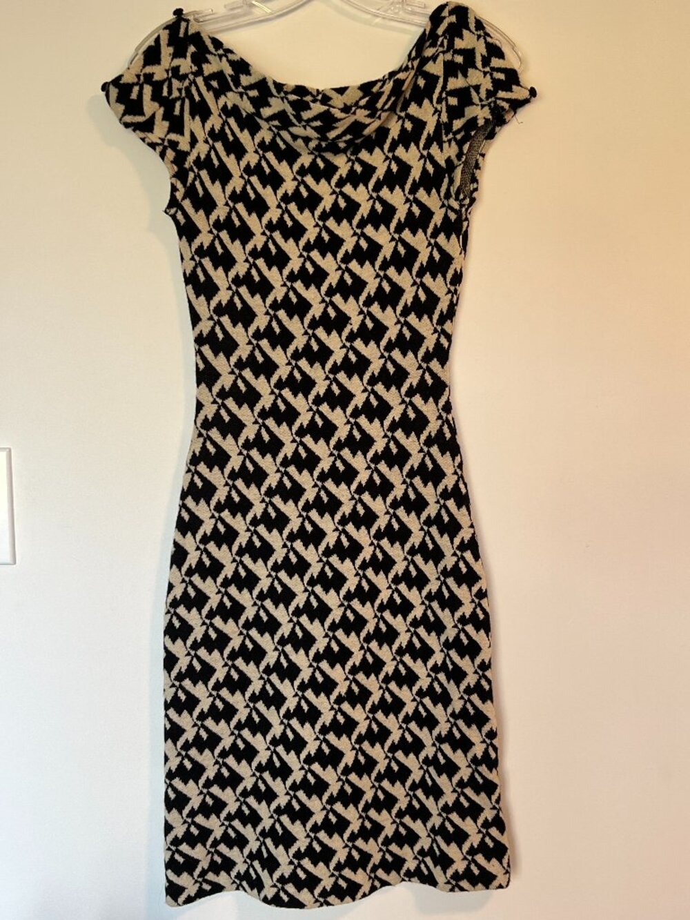 Diane von Furstenberg Black Beige Geometric Knit Sheath Dress Size 2